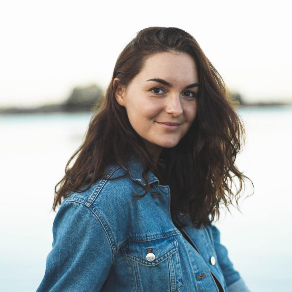 Brunette woman wearing a jean jacket